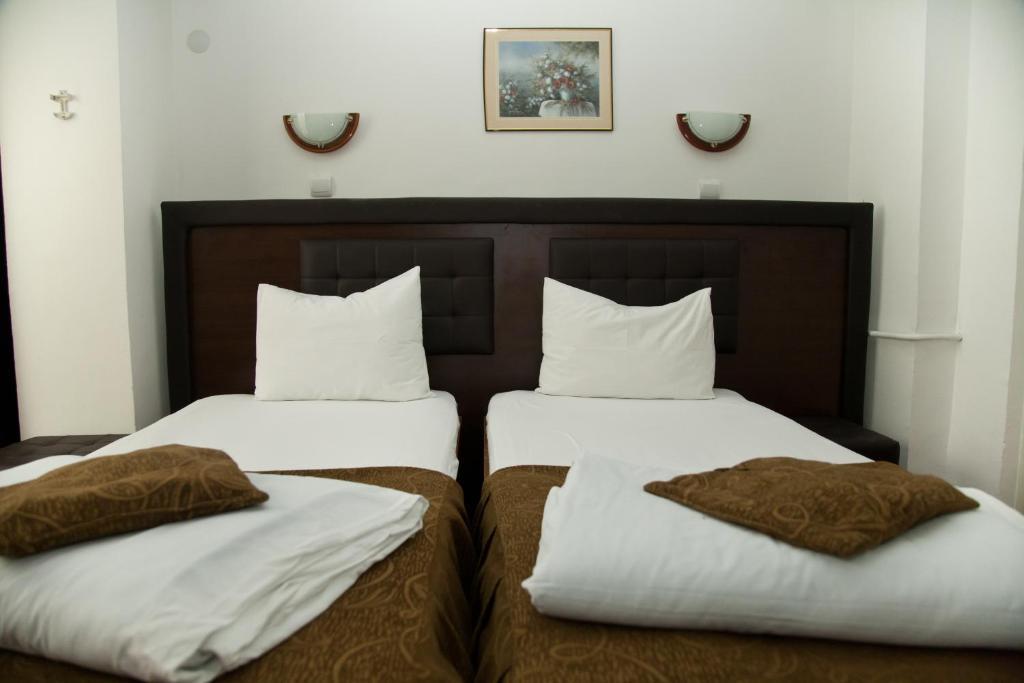 Hotel Metropol ピテシュティ エクステリア 写真